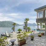 Hotel Carillon