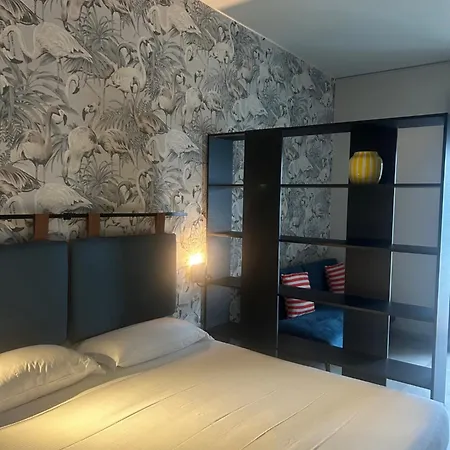 Hotel Carillon
