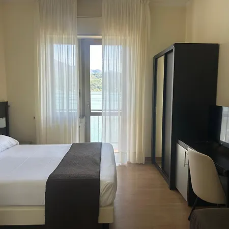 Hotel Carillon