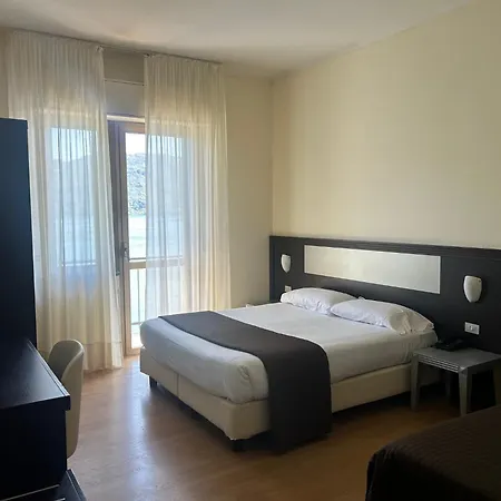 Hotel Carillon