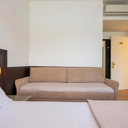 Hotel Carillon 3*