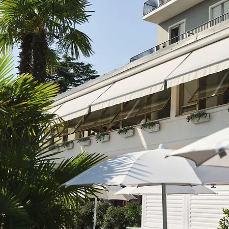 Hotel Carillon 3*