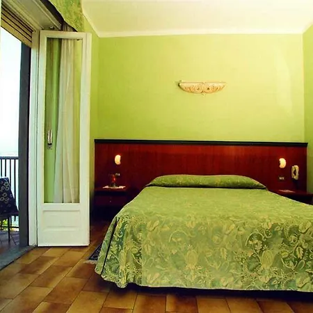 Hotel Carillon 3*